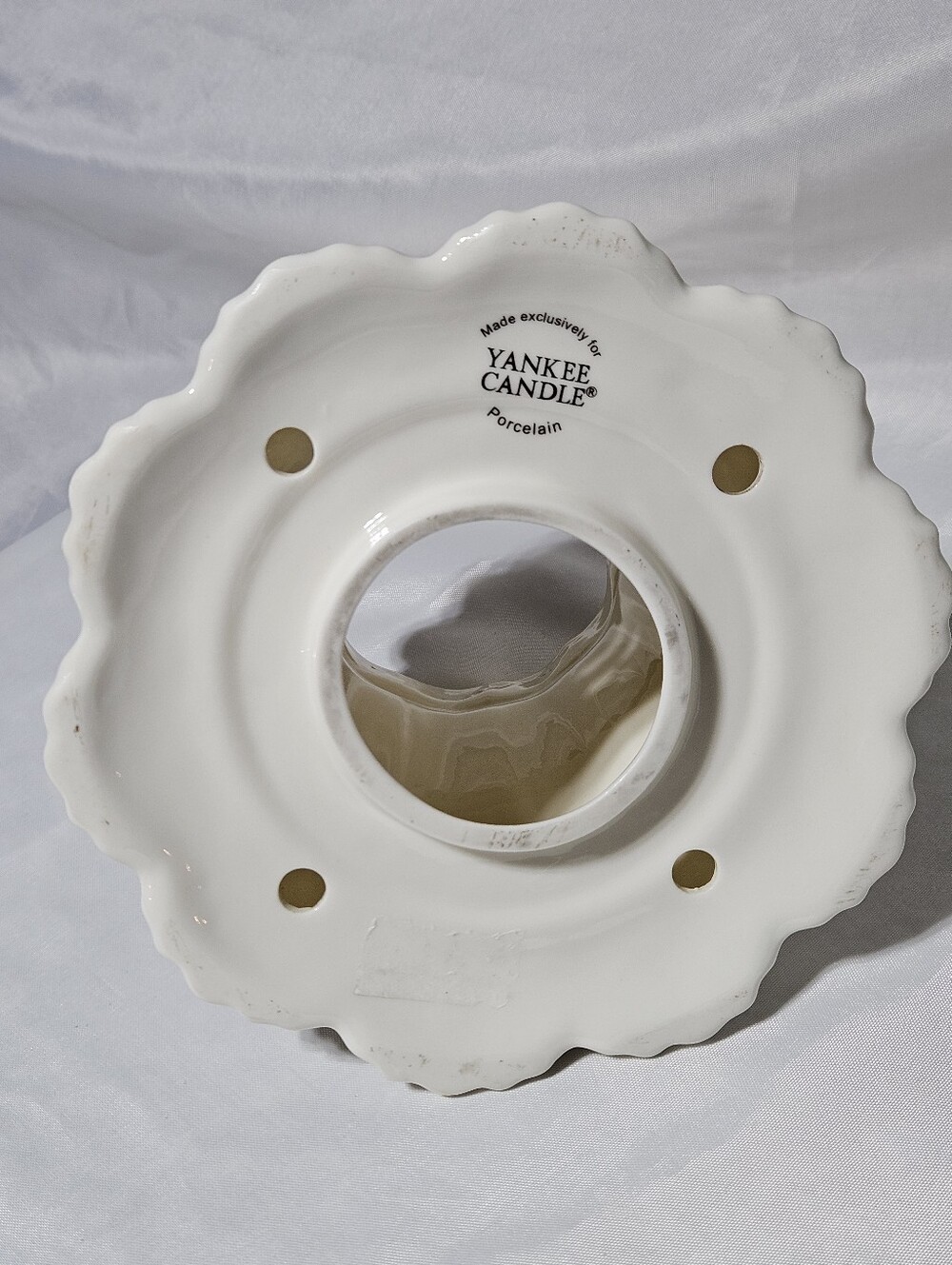 Yankee Candle Porcelain Lamp Shade. White Cottage Style - Picture 2 of 3